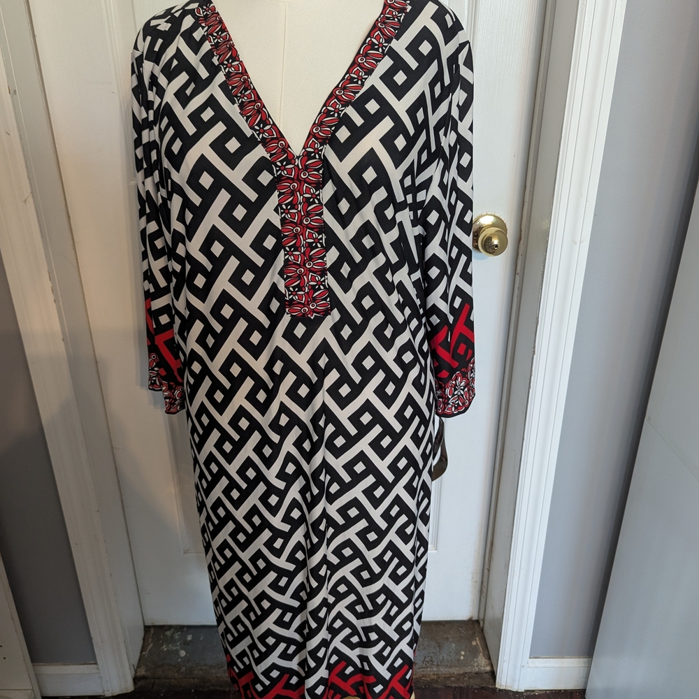 Black and White Geometric Pattern Dress with Red Accents